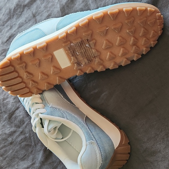 Ladies Light Blue and White Sneakers 8.5 - Picture 4 of 5